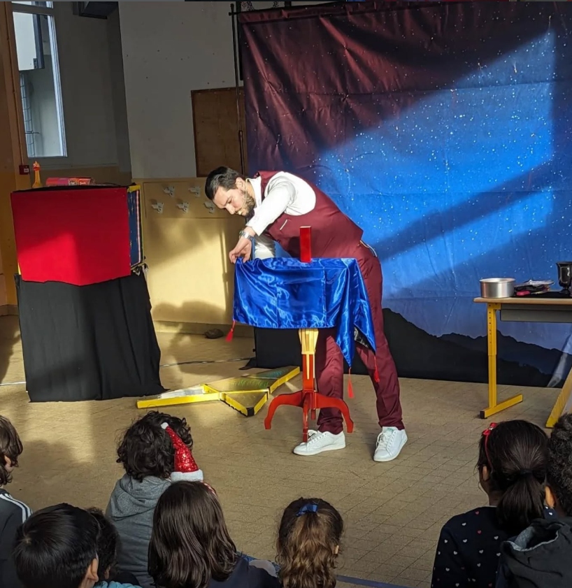 Tour de la table rouge